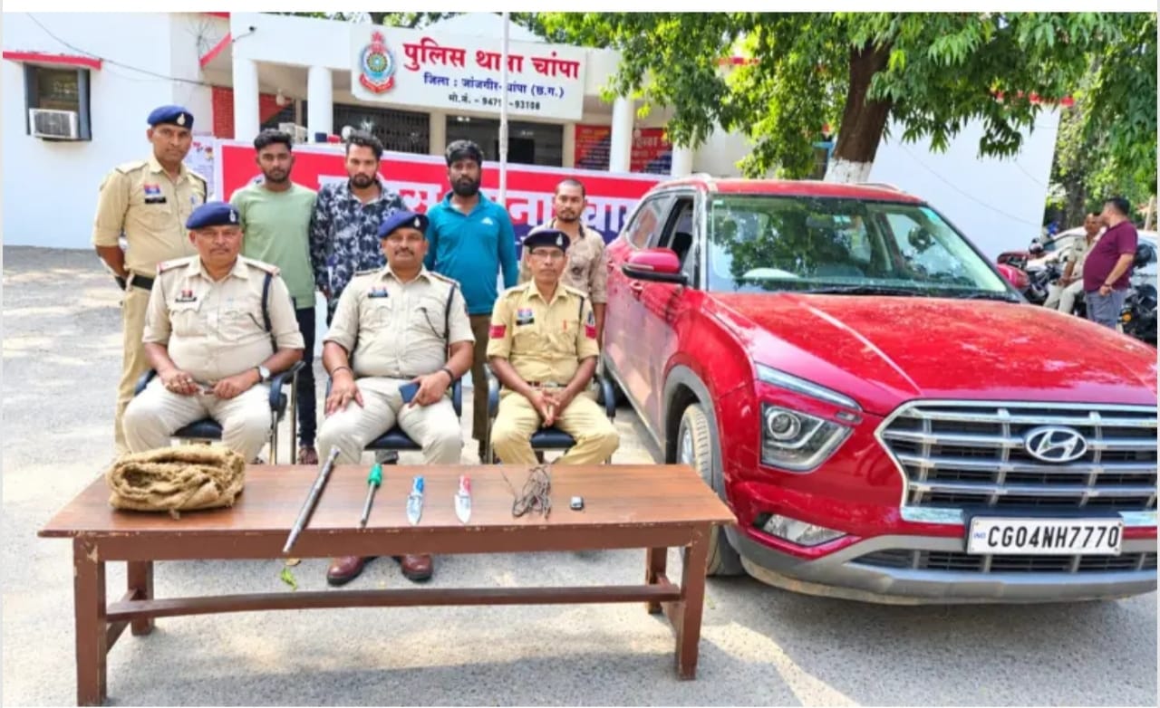 नवरात्रि में अपराधियों पर चांपा पुलिस का शिकंजा, हथियारों के साथ घूम रहें चार गिरफ्तार
